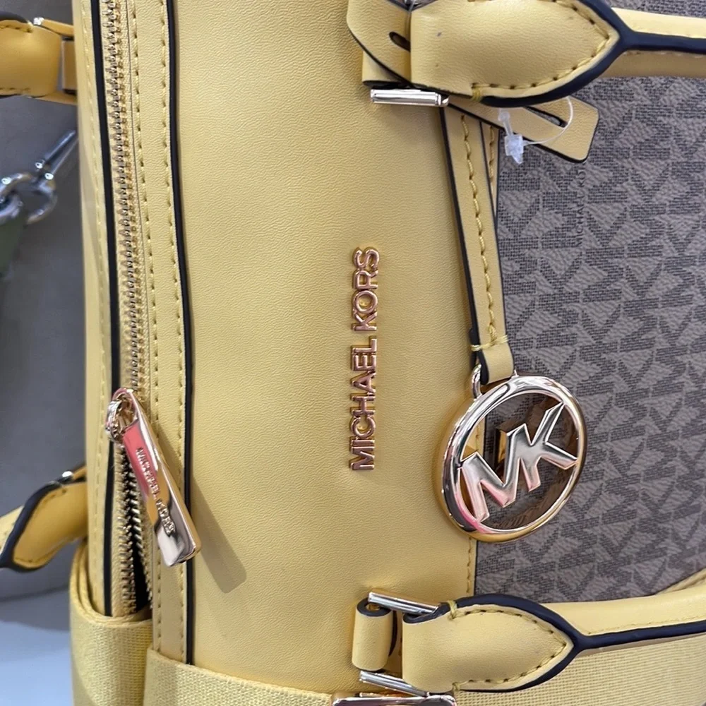 Michael Kors med Duffel Travel Leather/Coated
35S2GTFU2B
DAFFODIL
MD DUFFLE
NWT - Picture 4 of 16